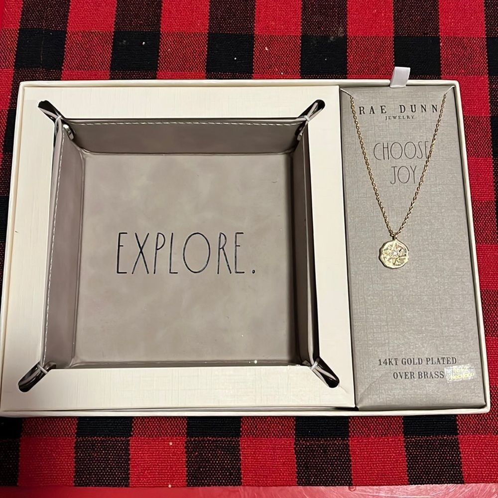 Nib Rae Dunn Jewelry Tray And Necklace Set 20$